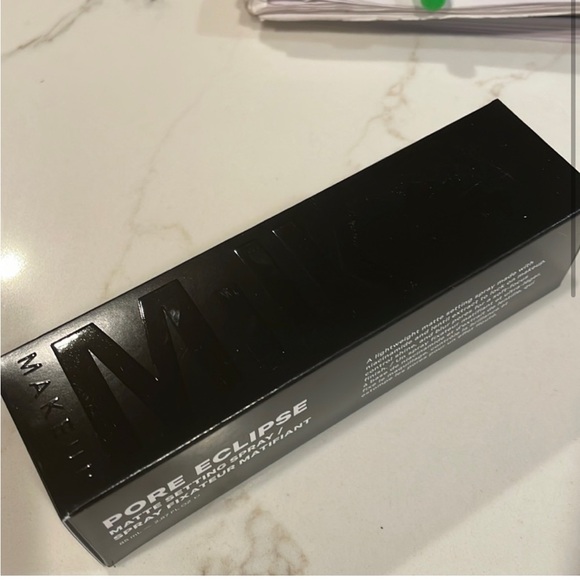 New! Milk Makeup Pore Eclipse Mattifying+Blurring Setting Spray - Picture 2 of 8